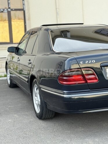 Mercedes E 220 d 2000, 369,000 km - 2.2 l - Saatlı