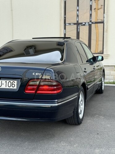 Mercedes E 220 d 2000, 369,000 km - 2.2 l - Saatlı