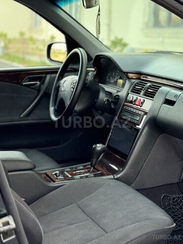Mercedes E 220 d 2000, 369,000 km - 2.2 l - Saatlı