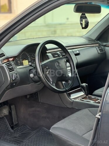 Mercedes E 220 d 2000, 369,000 km - 2.2 l - Saatlı