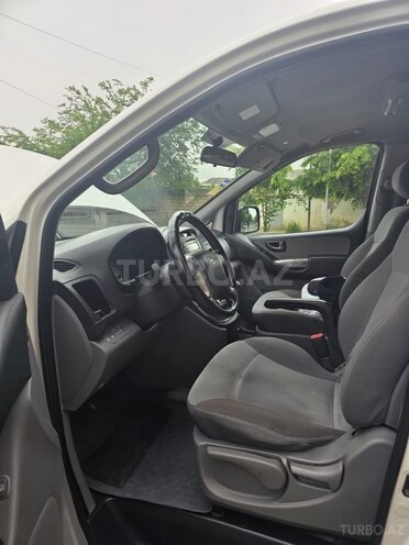 Hyundai H-1 2010, 460,000 km - 2.5 l - Quba