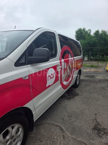 Hyundai H-1 2010, 460,000 km - 2.5 l - Quba
