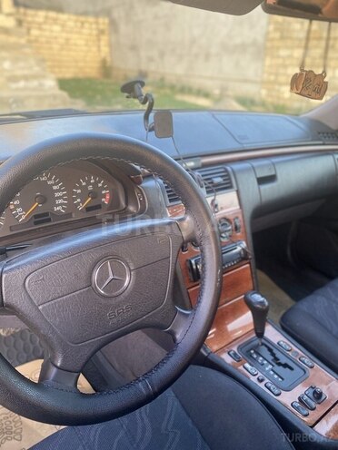 Mercedes E 200 1999, 296,000 km - 2.0 l - Bakı