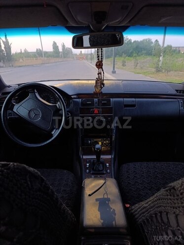Mercedes E 200 1997, 744,178 km - 2.0 l - Yevlax