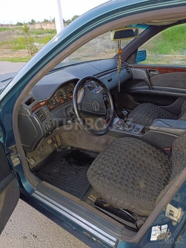 Mercedes E 200 1997, 744,178 km - 2.0 l - Yevlax