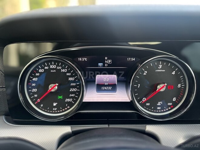 Mercedes E 200 d 2017, 124,300 km - 2.0 l - Bakı