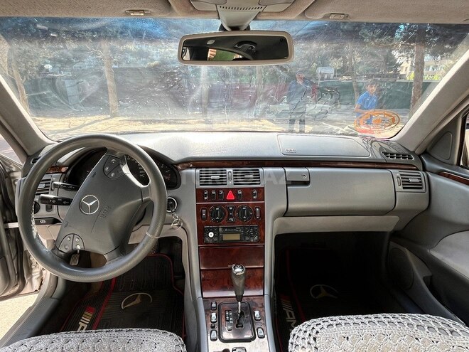 Mercedes E 220 d 2000, 300,000 km - 2.2 л - Bakı