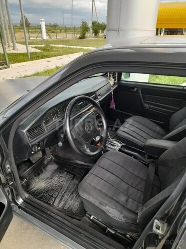 Mercedes 190 1992, 450,000 km - 1.8 l - Yevlax