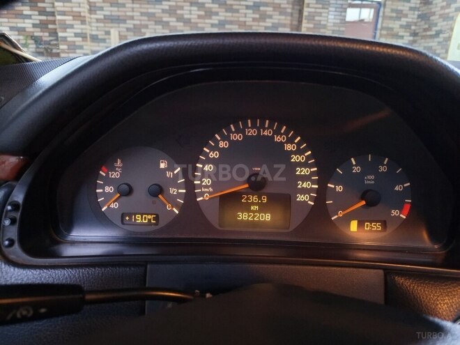 Mercedes E 270 2000, 382,208 km - 2.7 l - Biləsuvar