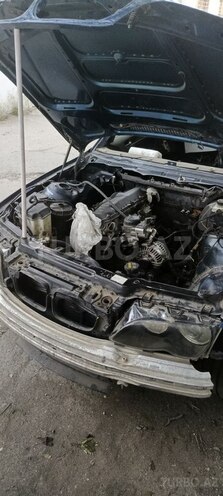 BMW 318 2003, 312,000 km - 2.0 l - Bakı