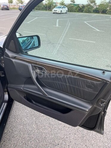 Mercedes E 240 1998, 265,000 km - 2.4 l - Sumqayıt