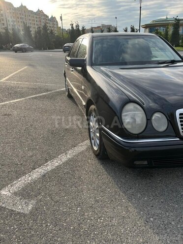 Mercedes E 240 1998, 265,000 km - 2.4 l - Sumqayıt