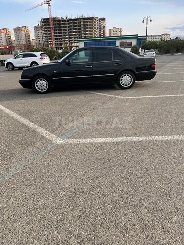 Mercedes E 240 1998, 265,000 km - 2.4 l - Sumqayıt