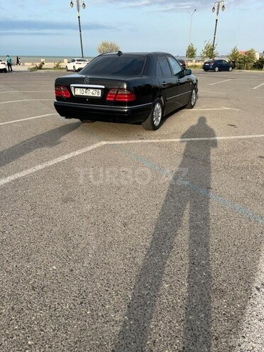 Mercedes E 240 1998, 265,000 km - 2.4 l - Sumqayıt