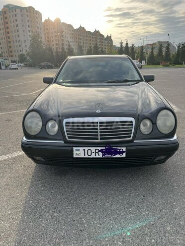 Mercedes E 240 1998, 265,000 km - 2.4 l - Sumqayıt