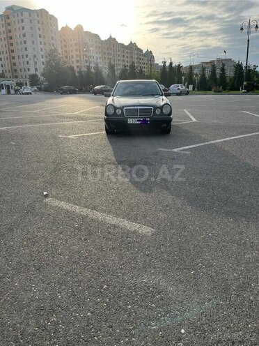 Mercedes E 240 1998, 265,000 km - 2.4 l - Sumqayıt