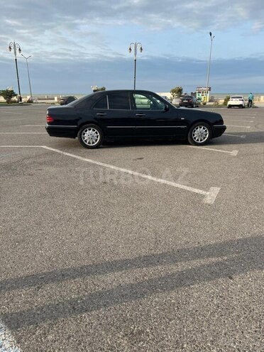 Mercedes E 240 1998, 265,000 km - 2.4 l - Sumqayıt