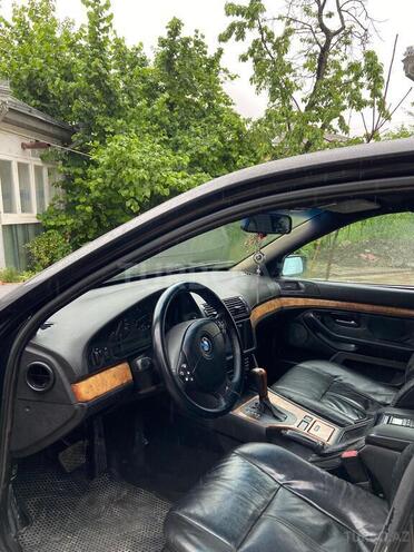 BMW 528 1998, 383,000 km - 2.8 l - Quba