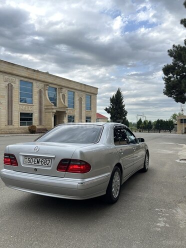 Mercedes E 220 d 2001, 533,000 km - 2.2 l - Tovuz