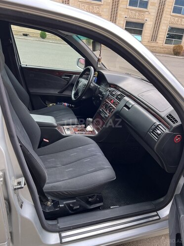 Mercedes E 220 d 2001, 533,000 km - 2.2 l - Tovuz