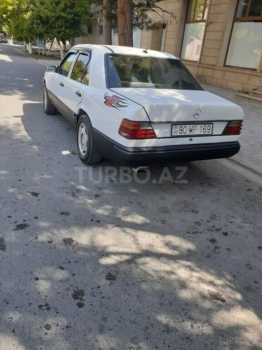 Mercedes E 200 d 1989, 200,000 km - 2.0 l - Sumqayıt