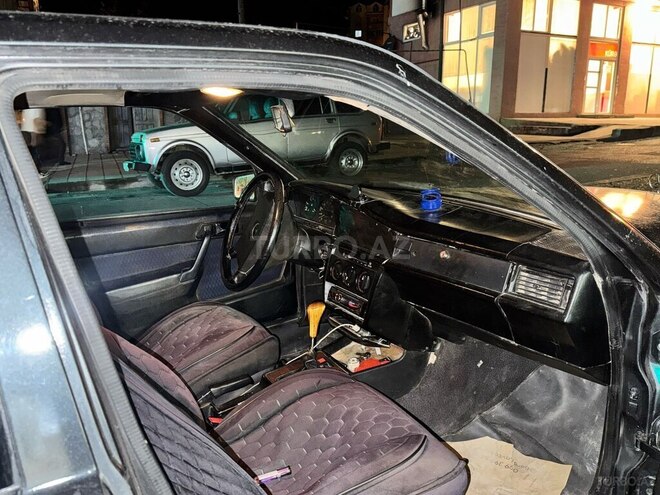 Mercedes 190 1986, 210,000 km - 2.0 l - Şəki