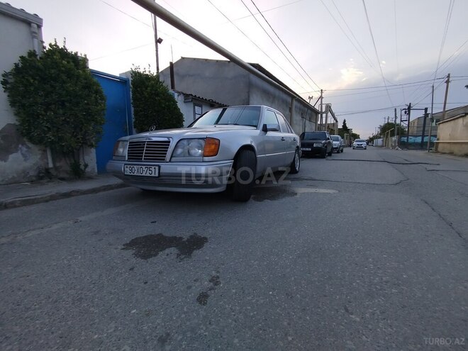 Mercedes E 220 1993, 100,000 km - 2.2 l - Bakı