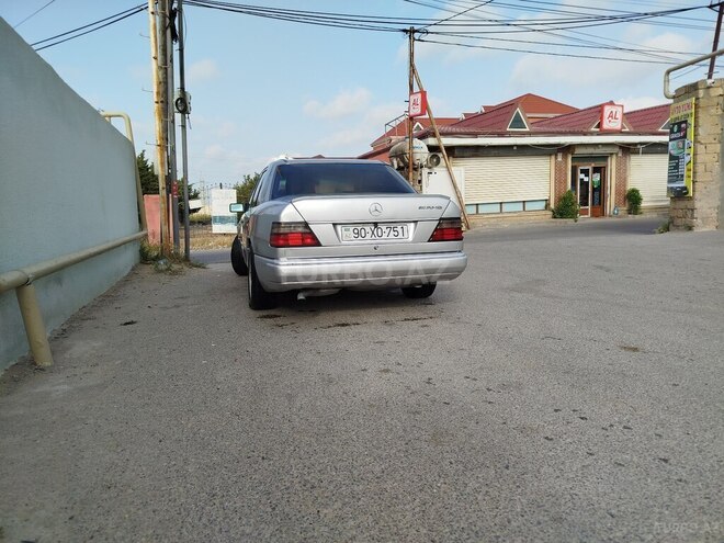 Mercedes E 220 1993, 100,000 km - 2.2 l - Bakı