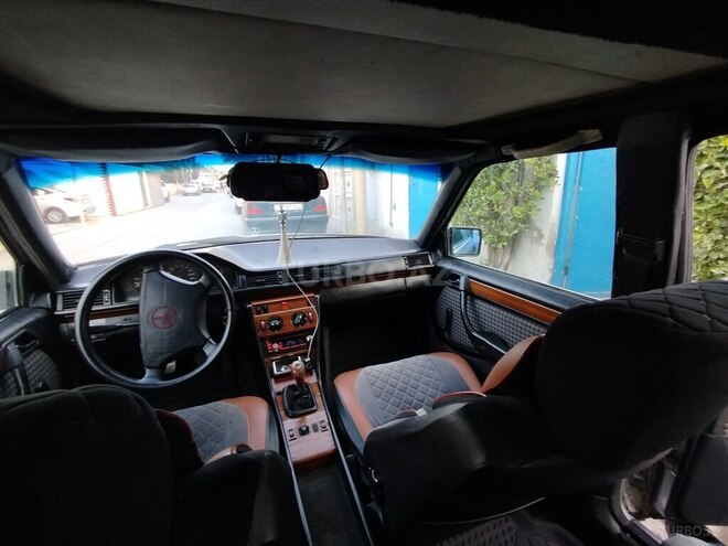 Mercedes E 220 1993, 100,000 km - 2.2 l - Bakı