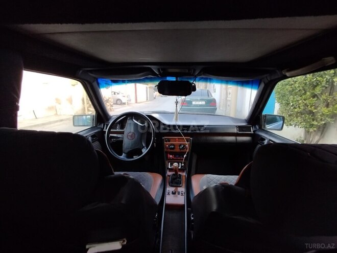 Mercedes E 220 1993, 100,000 km - 2.2 l - Bakı