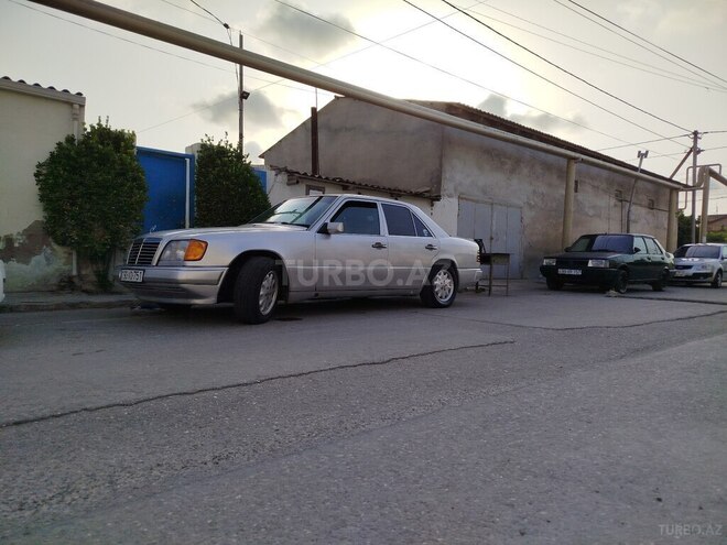 Mercedes E 220 1993, 100,000 km - 2.2 l - Bakı