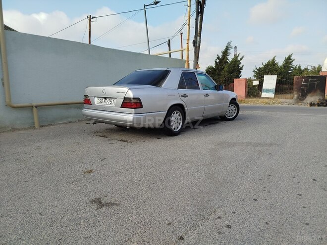 Mercedes E 220 1993, 100,000 km - 2.2 l - Bakı
