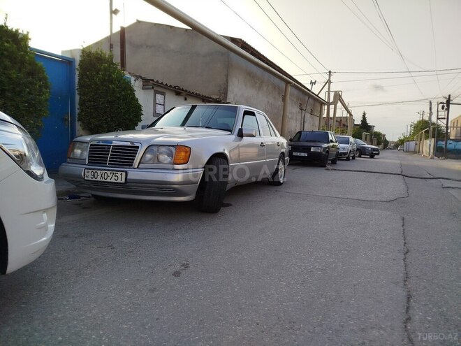 Mercedes E 220 1993, 100,000 km - 2.2 l - Bakı