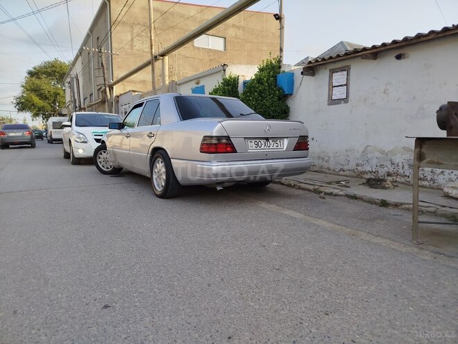 Mercedes E 220 1993, 100,000 km - 2.2 l - Bakı