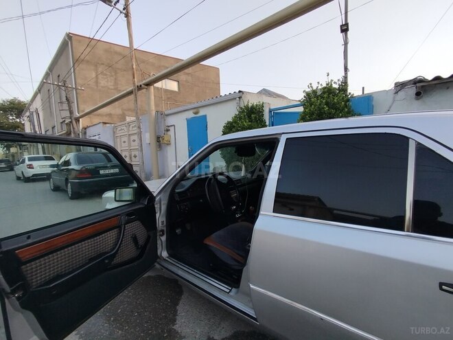 Mercedes E 220 1993, 100,000 km - 2.2 l - Bakı