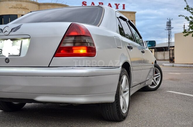 Mercedes C 220 1995, 105,986 km - 2.2 l - Yevlax