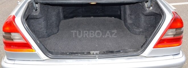 Mercedes C 220 1995, 105,986 km - 2.2 l - Yevlax