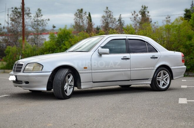 Mercedes C 220 1995, 105,986 km - 2.2 l - Yevlax