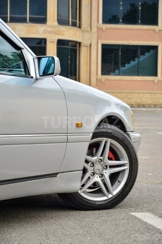 Mercedes C 220 1995, 105,986 km - 2.2 l - Yevlax