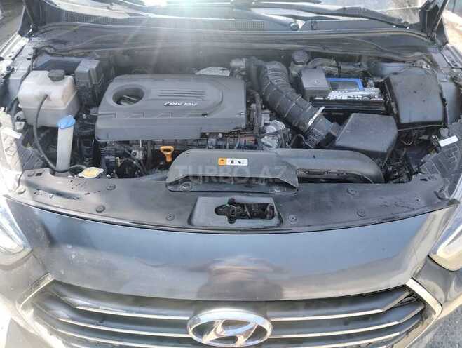 Hyundai i40 2016, 245,000 km - 1.7 l - Quba