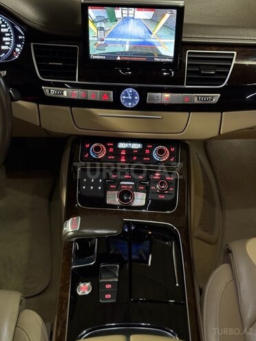 Audi A8-11