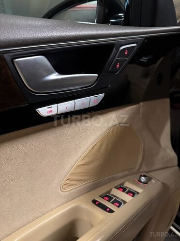 Audi A8-20