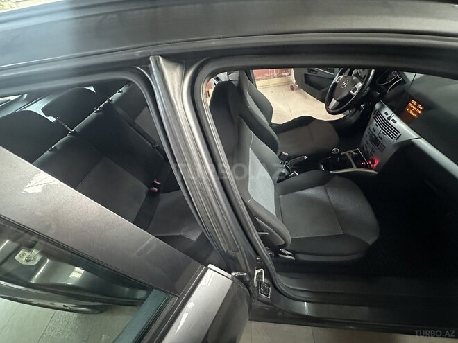 Opel Astra 2010, 296,000 km - 1.4 л - Bakı