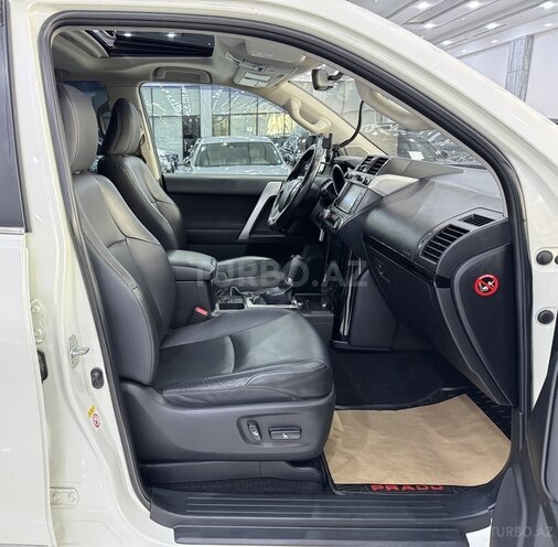 Toyota Land Cruiser Prado-12