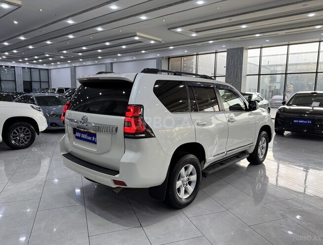Toyota Land Cruiser Prado-5