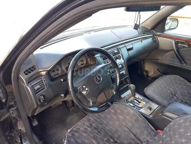Mercedes E 220 d 2000, 500,000 km - 2.2 l - Quba