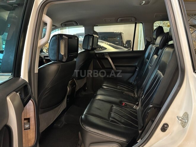 Toyota Land Cruiser Prado-12