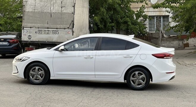 Hyundai Avante 2016, 186,800 km - 1.6 л - Bakı