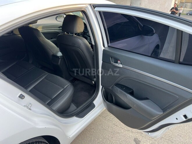 Hyundai Avante 2016, 186,800 km - 1.6 л - Bakı
