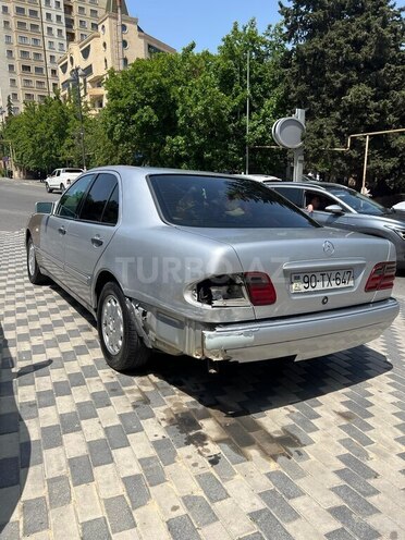 Mercedes E 230 1995, 439,000 km - 2.3 l - Bakı
